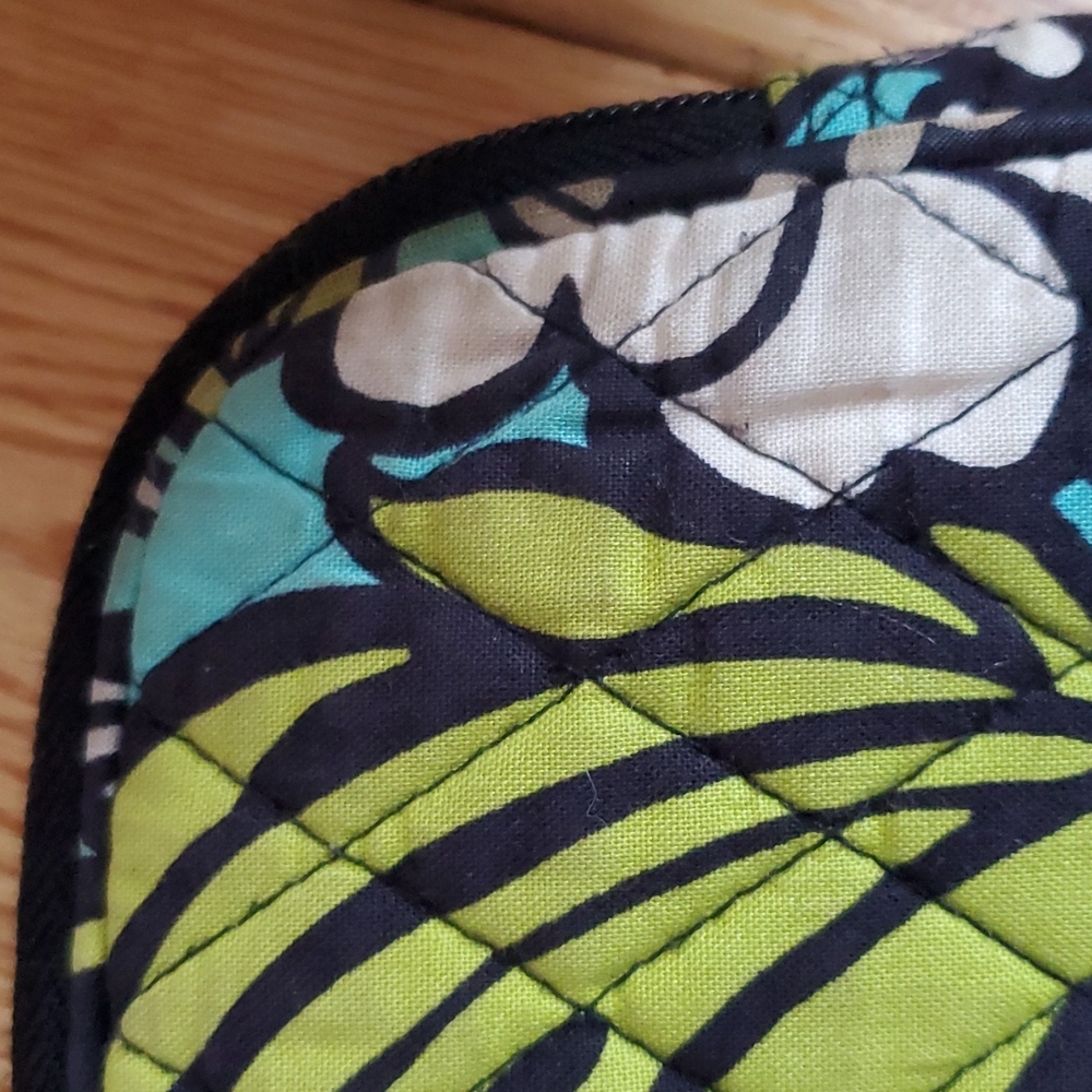 Vera Bradley 11x14 green,aqua,white, blk zipper bag - Picture 5 of 14